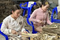 Ai là những người thợ khéo léo trong chế tác trầm hương?
